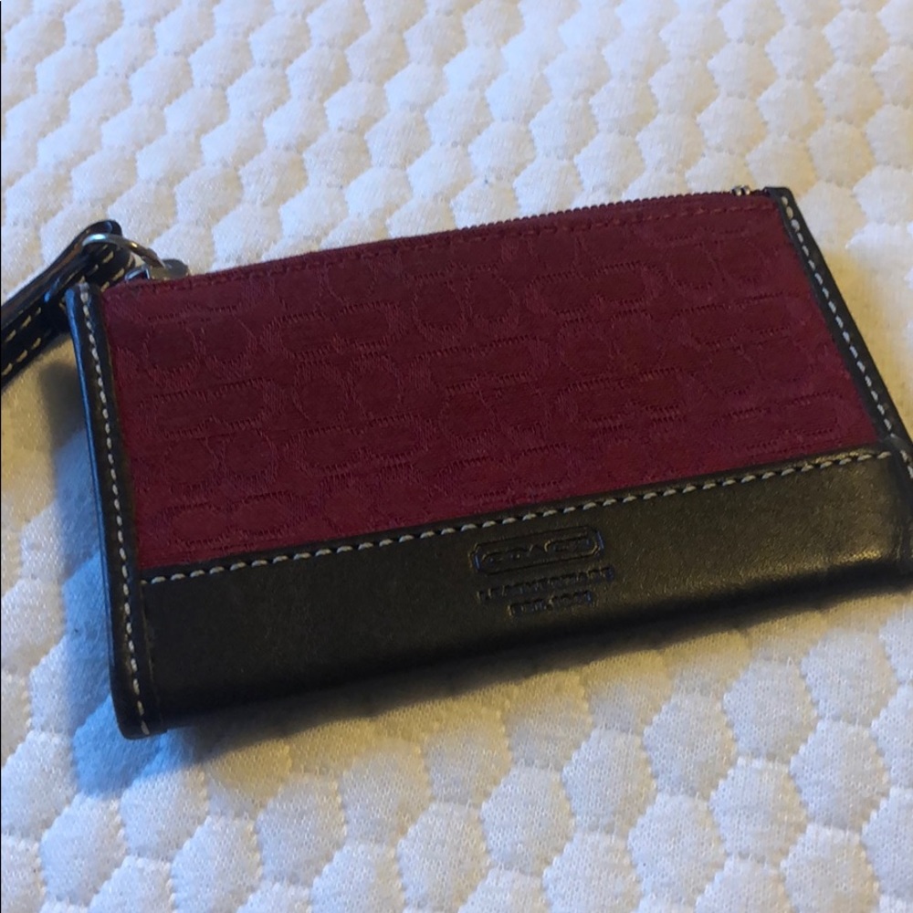 {C o a c h}  Card/Coin Holder